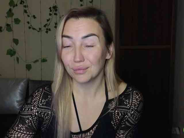 Jullyblondkiss webcam