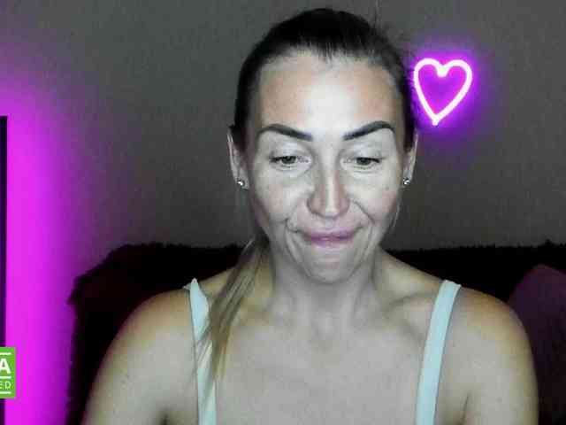 Jullyblondkiss webcam