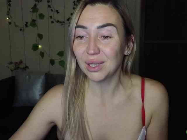 Jullyblondkiss webcam