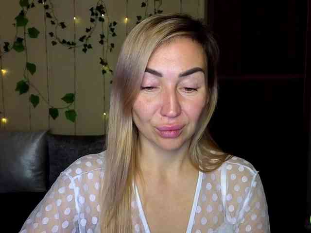 Jullyblondkiss webcam