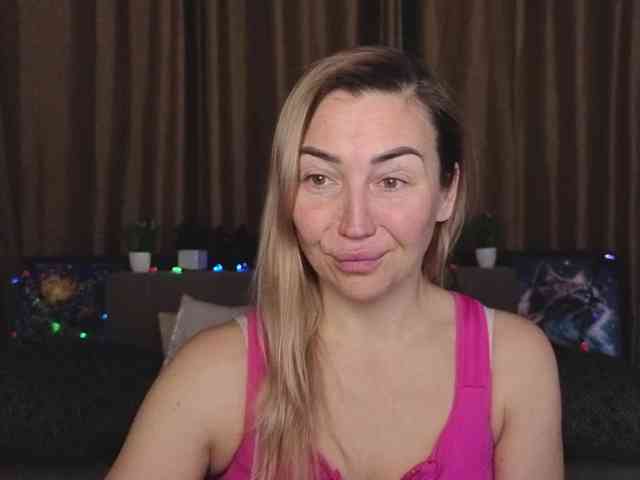 Jullyblondkiss webcam