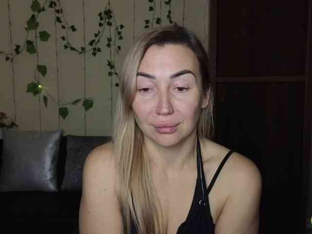 Jullyblondkiss webcam