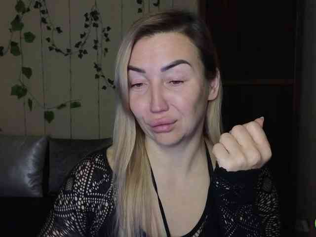 Jullyblondkiss webcam