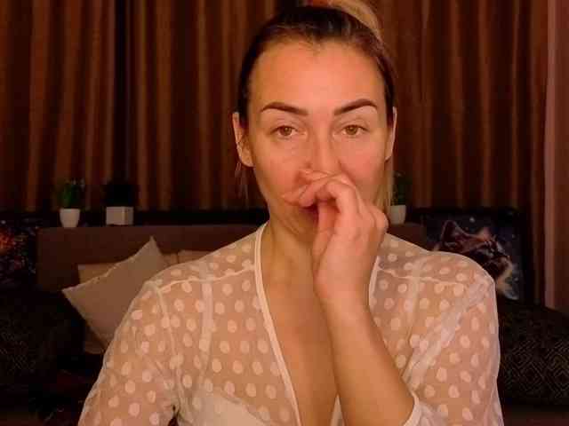 Jullyblondkiss webcam