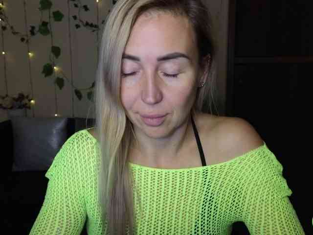 Jullyblondkiss webcam