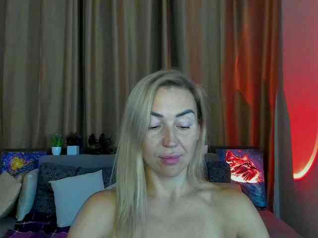 Jullyblondkiss webcam