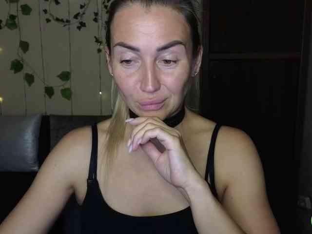 Jullyblondkiss webcam