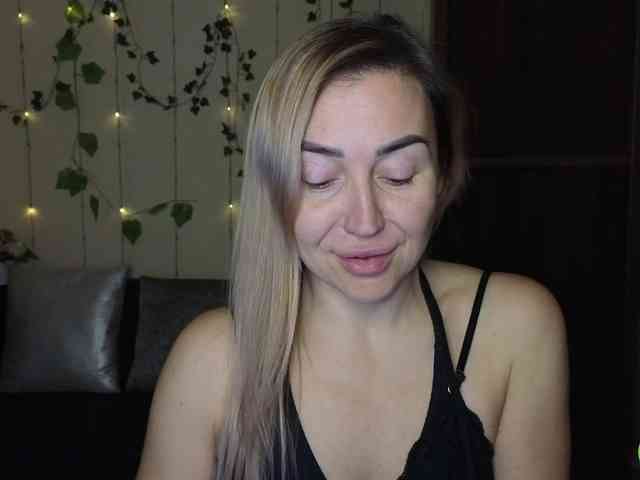 Jullyblondkiss webcam