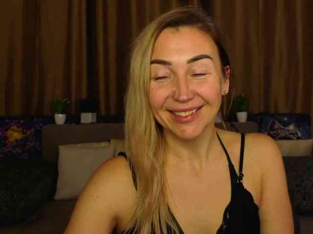 Jullyblondkiss webcam