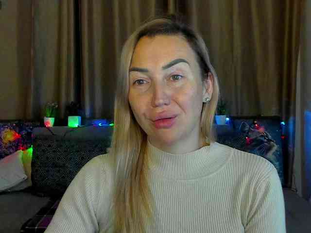 Jullyblondkiss webcam