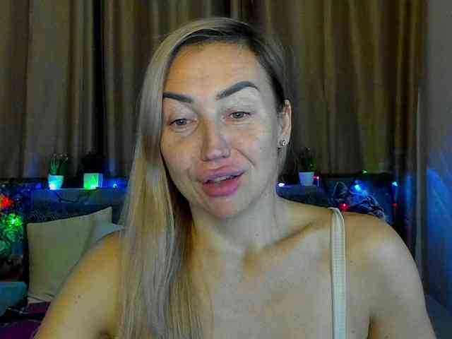 Jullyblondkiss webcam