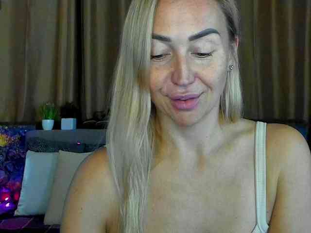 Jullyblondkiss webcam