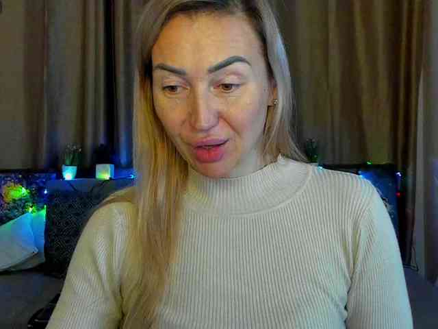 Jullyblondkiss webcam