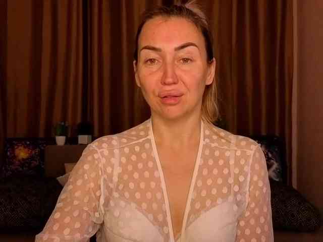 Jullyblondkiss webcam