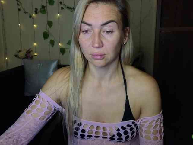 Jullyblondkiss webcam