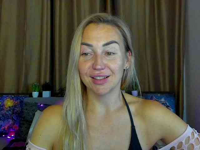 Jullyblondkiss webcam