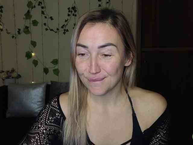 Jullyblondkiss webcam