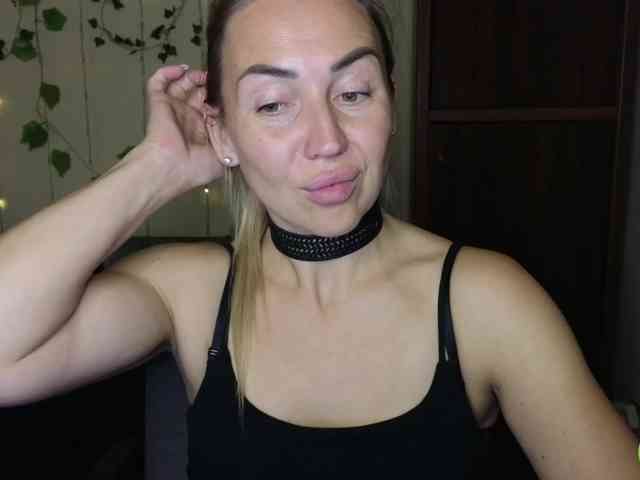 Jullyblondkiss webcam