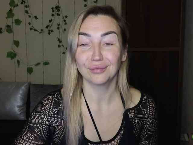 Jullyblondkiss webcam