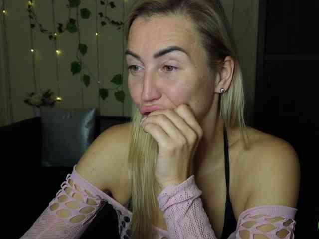 Jullyblondkiss webcam