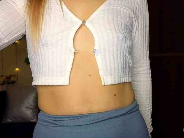 Jullyblondkiss webcam