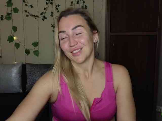 Jullyblondkiss webcam