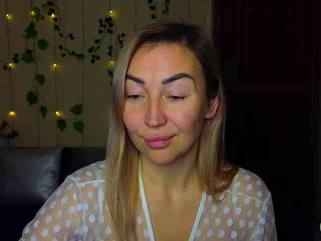 Jullyblondkiss webcam