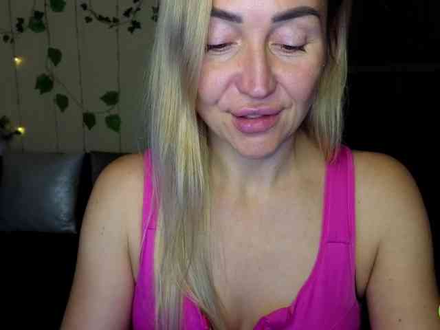 Jullyblondkiss webcam