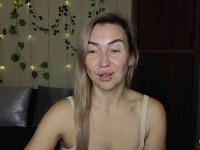 Jullyblondkiss webcam