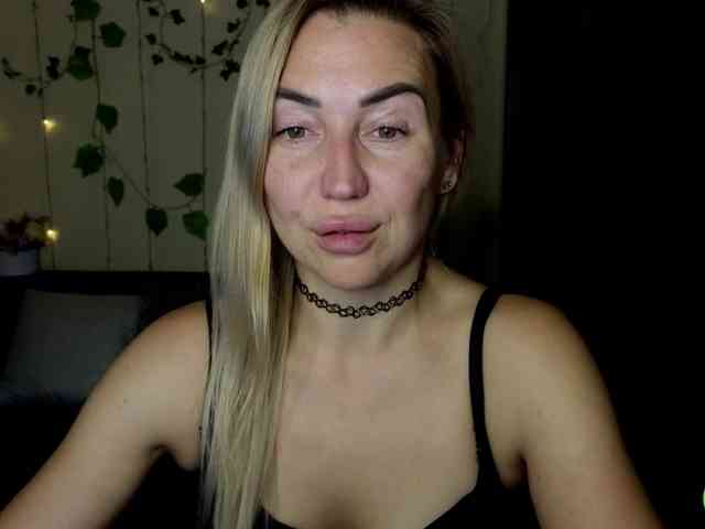 Jullyblondkiss webcam
