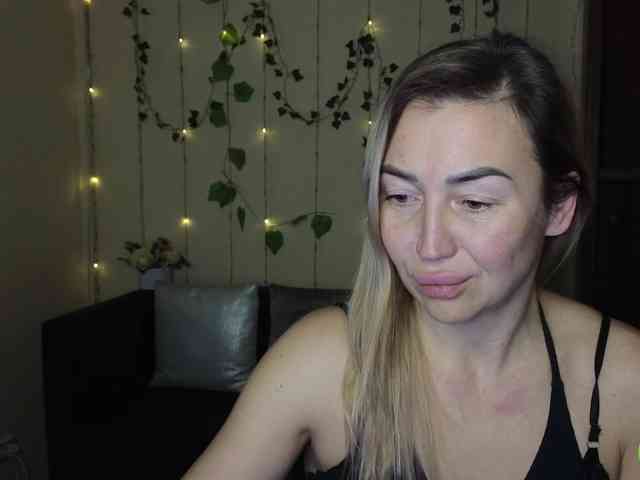 Jullyblondkiss webcam