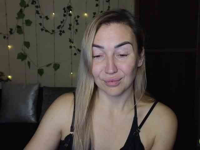 Jullyblondkiss webcam