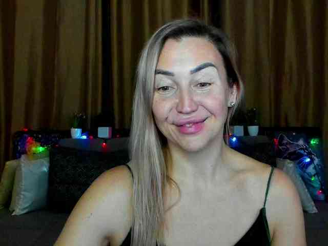 Jullyblondkiss webcam