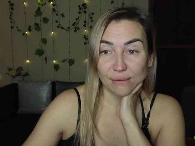 Jullyblondkiss webcam