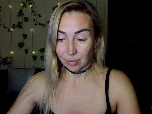 Jullyblondkiss webcam