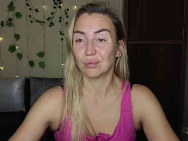 Jullyblondkiss webcam