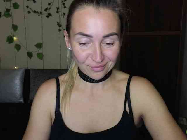 Jullyblondkiss webcam