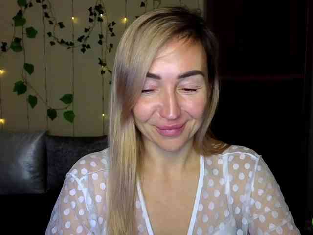 Jullyblondkiss webcam