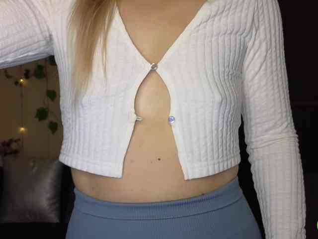 Jullyblondkiss webcam