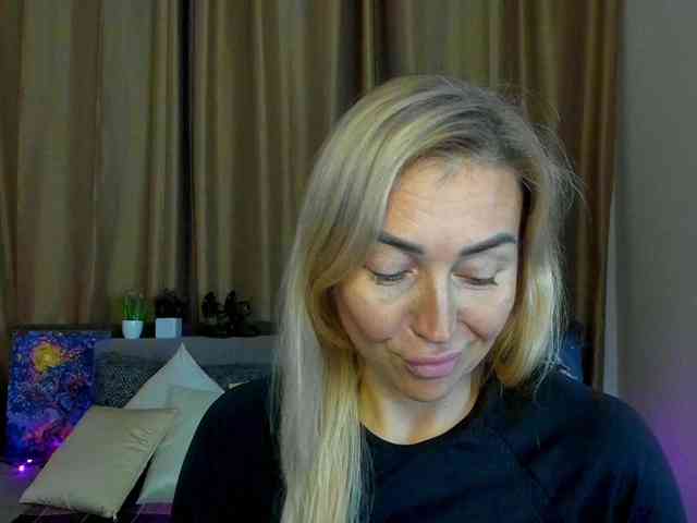 Jullyblondkiss webcam