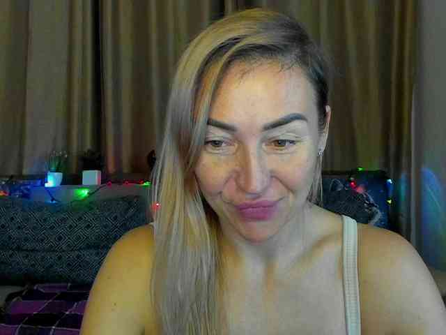 Jullyblondkiss webcam