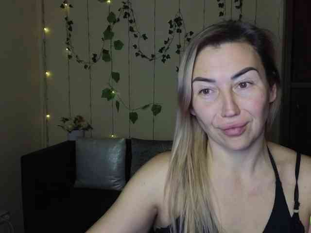 Jullyblondkiss webcam