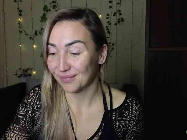 Jullyblondkiss webcam