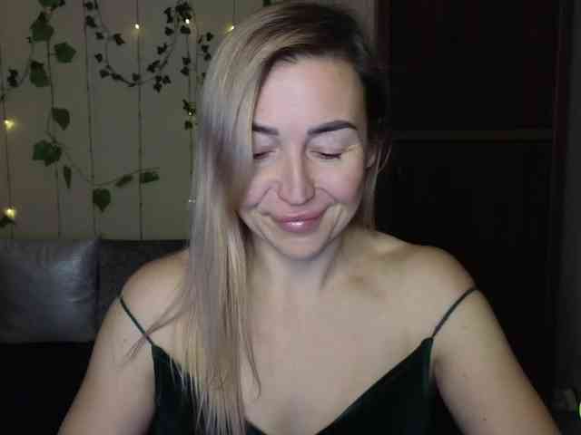 Jullyblondkiss webcam