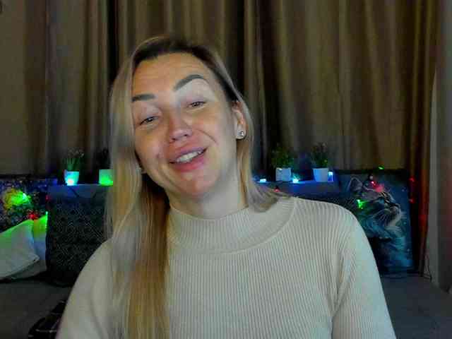 Jullyblondkiss webcam