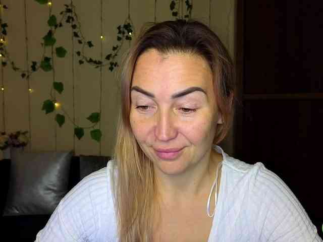 Jullyblondkiss webcam