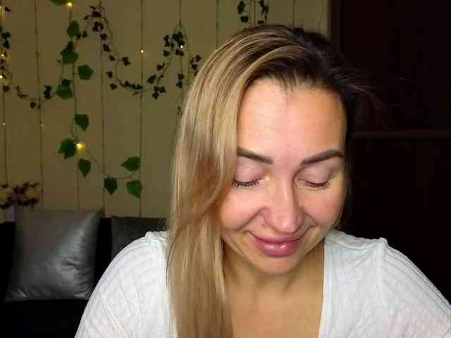 Jullyblondkiss webcam