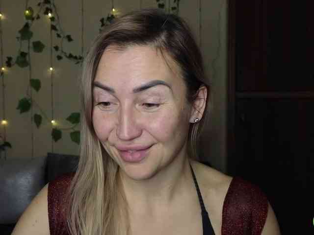 Jullyblondkiss webcam