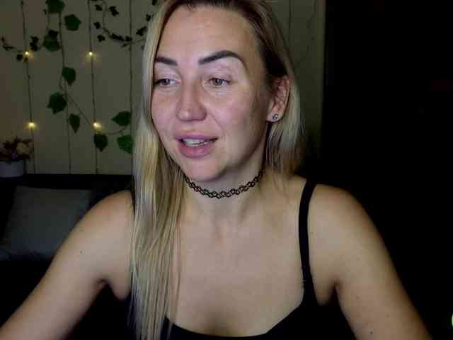 Jullyblondkiss webcam