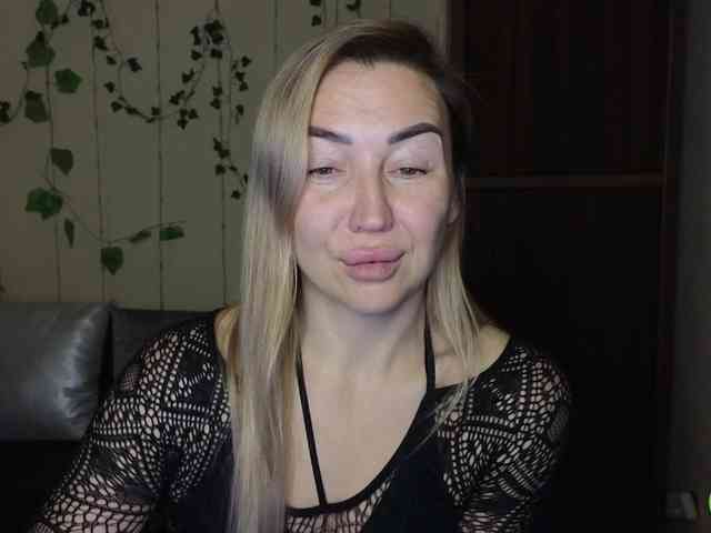 Jullyblondkiss webcam